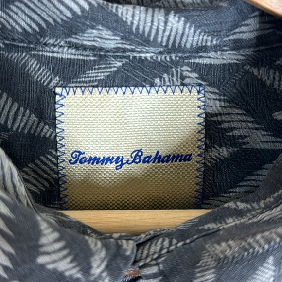 TOMMY BAHAMA Shirt Men large 70% Silk Gray Silver Diamond Abstract Button down - Picture 5 of 10